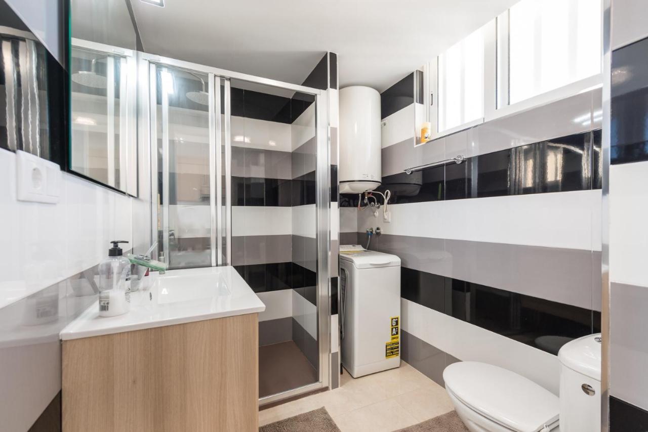 Room In Apartment - 1St Line Top Floor Apartment Carrer del Mar Exteriör bild