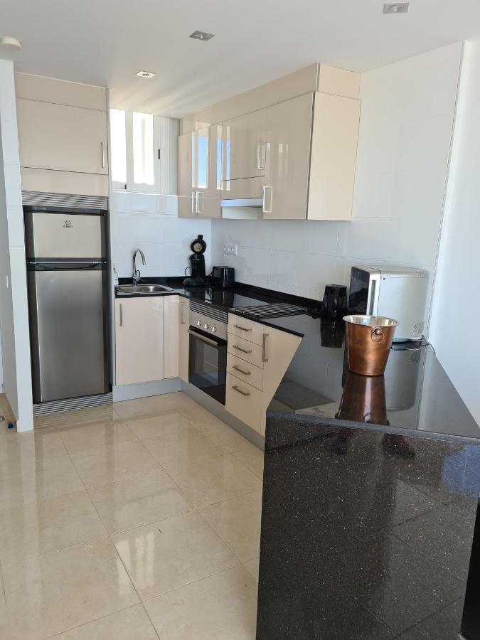 Room In Apartment - 1St Line Top Floor Apartment Carrer del Mar Exteriör bild