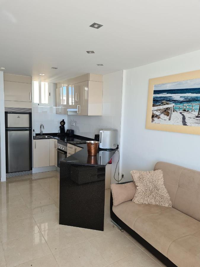 Room In Apartment - 1St Line Top Floor Apartment Carrer del Mar Exteriör bild